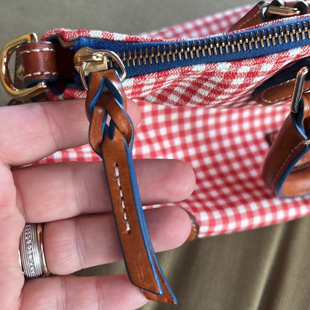 Leather purse, this bad holds so much! I love this bag - ready for a new one! - Picture 10 of 10